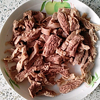 尖椒护心肉的做法图解1