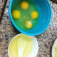 【韭黄炒蛋】耗饭的蛋蛋  ≧≦的做法图解3