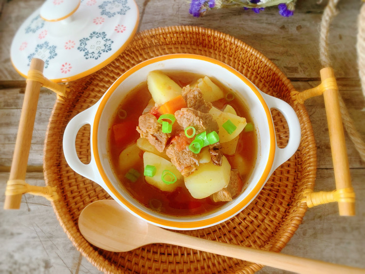 牛腩土豆胡萝卜汤的做法