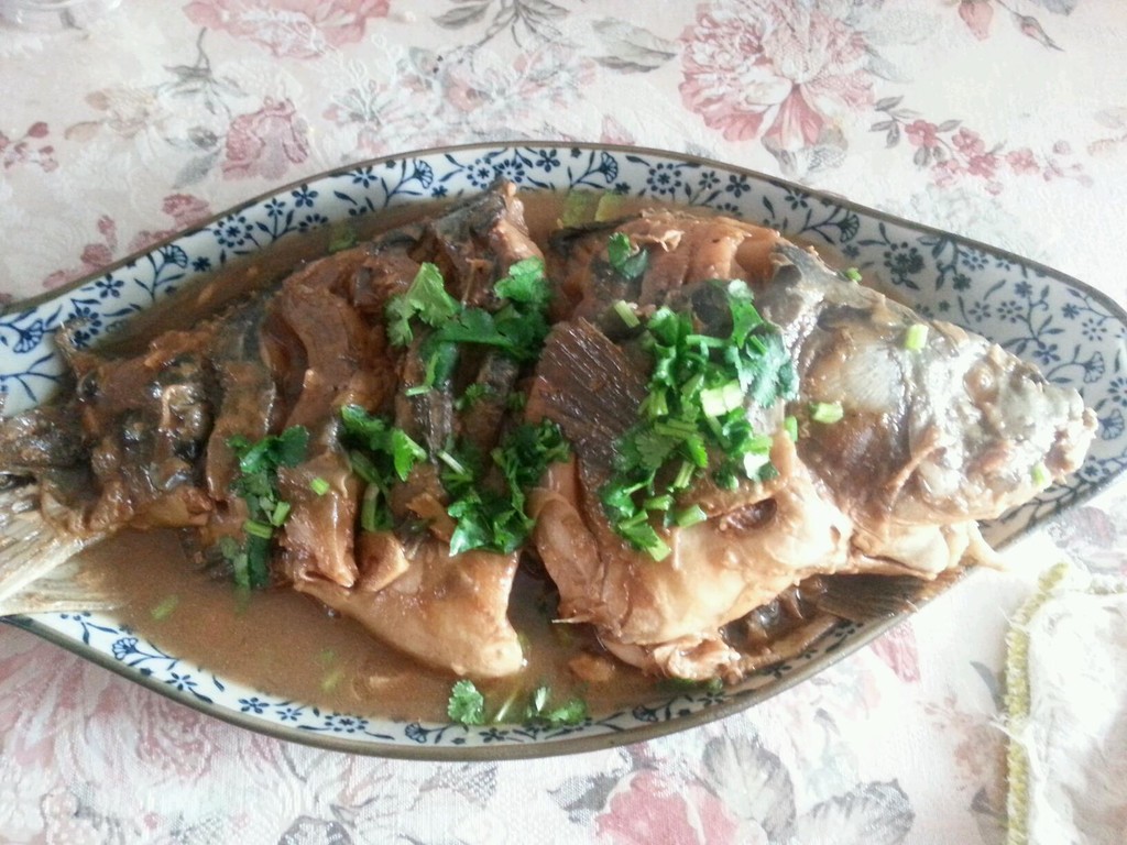 Stewed carp with sauce