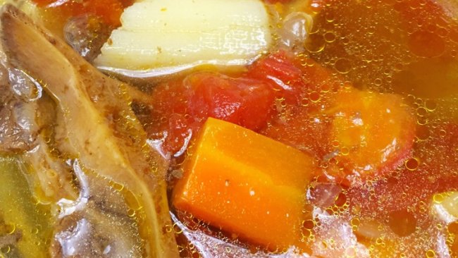 暖胃西红柿牛尾汤的做法