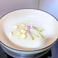 鲜嫩入味上桌秒光的啤酒焖鱼头的做法图解4
