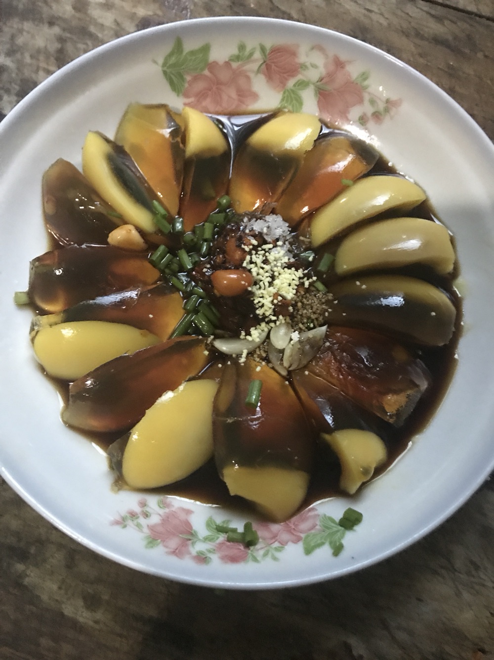 Preserved egg in cold sauce
