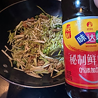 #名厨汁味正当夏#有滋有味的蚝油香干烧蒜黄的做法图解4