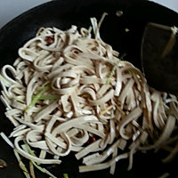 素炒豆腐皮的做法图解3