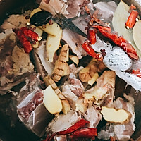 小笋炒牛排骨的做法图解1
