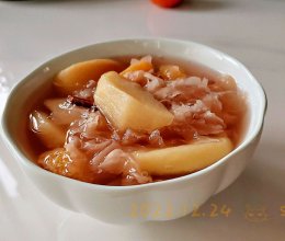桃香苹果银耳汤的做法