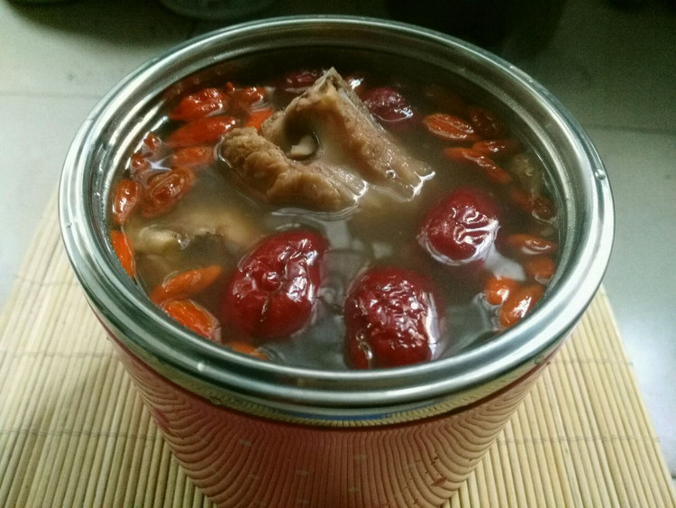 黄芪红枣枸杞排骨汤的做法