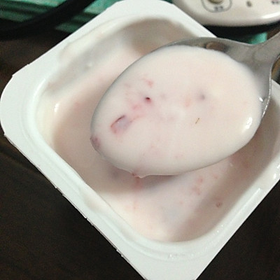 草莓果粒酸奶「快手早餐饮品」