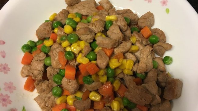 玉米豌豆炒肉丁的做法
