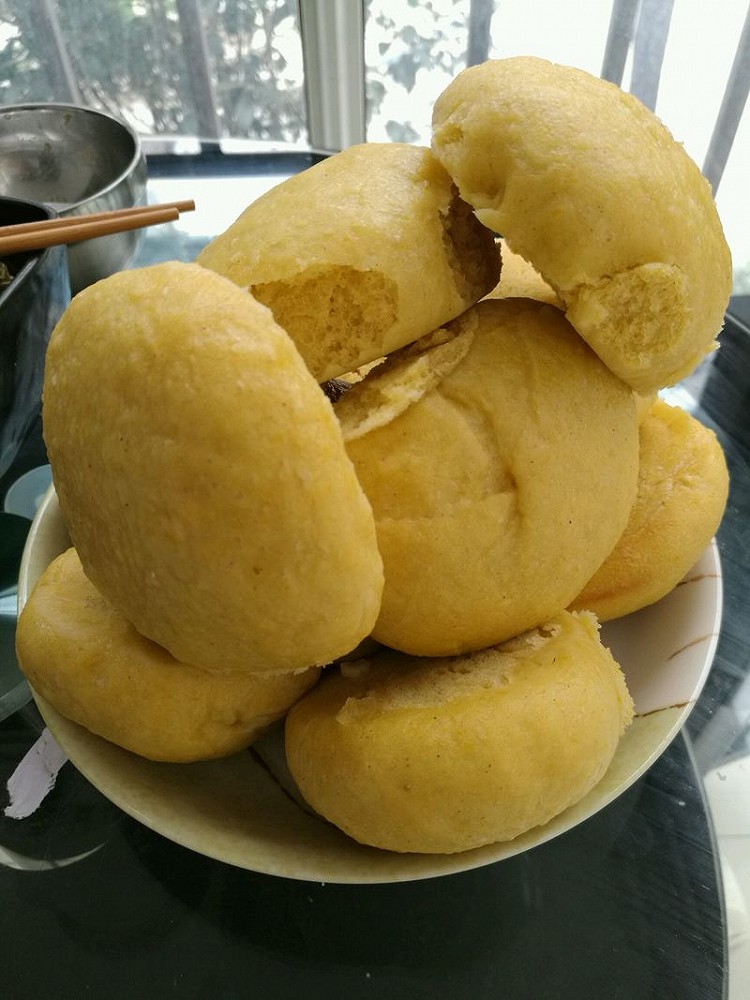 南瓜玉米馒头和芝麻饼的做法