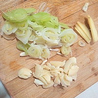 尖椒炒鸡肫的做法图解1