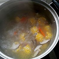 玉米排骨美味汤的做法图解5