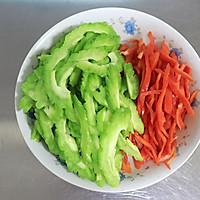 #东古家味美食#  辣椒炒苦瓜的做法图解3