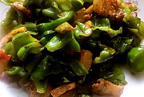 五花肉炝青椒的做法