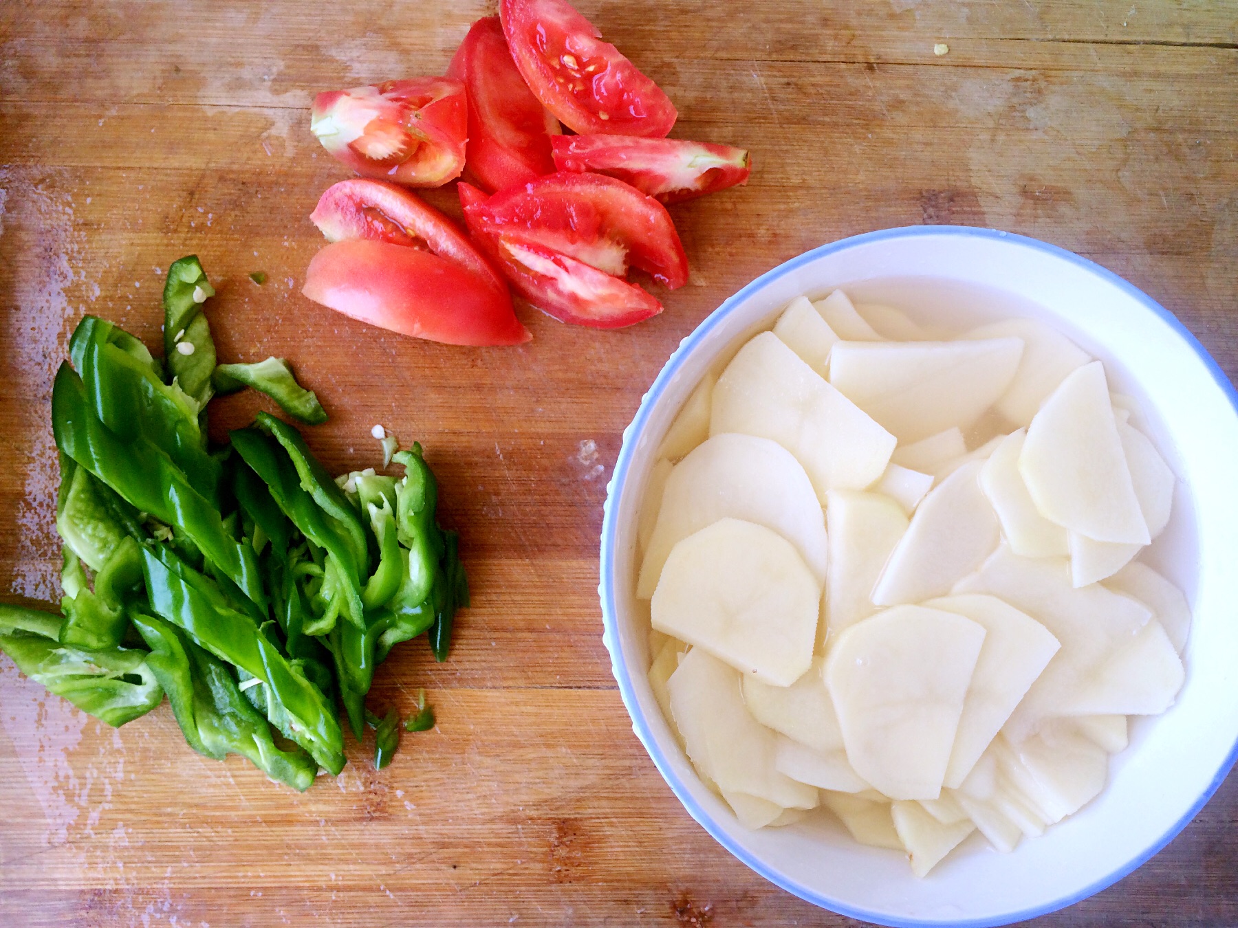 西红柿土豆汤怎么做_西红柿土豆汤的做法_豆果美食