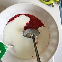 自制草莓酸奶雪糕的做法图解5