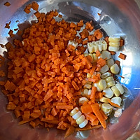 儿童版胡萝卜玉米蛋炒饭的做法图解2