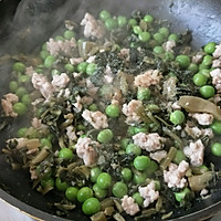 雪菜肉末炒豌豆#中粮我买，春季踏青#的做法图解5