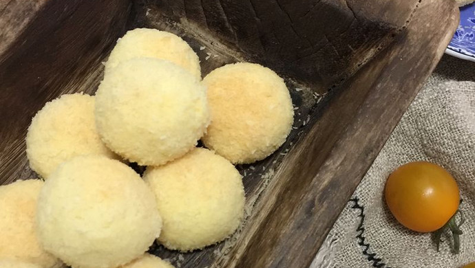 蛋黄椰蓉球