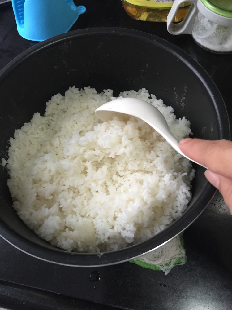 鲜虾反卷寿司的做法图解1