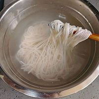 #轻食季怎么吃#汤之鲜米线的做法图解3