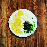 #憋在家里吃什么#潮汕咸菜土鸡汤的做法图解2