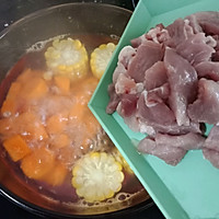 玉米红萝卜瘦肉汤的做法图解6