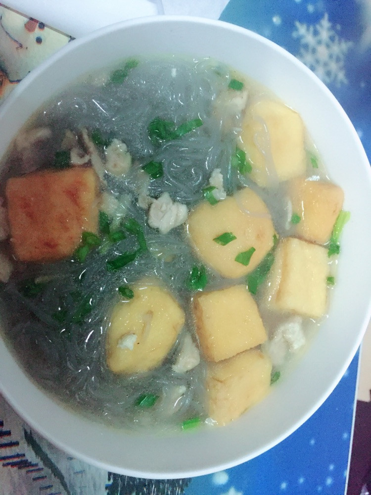 油豆腐肉片粉丝汤的做法