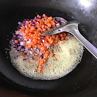 奶香五彩凤梨炒饭的做法图解2