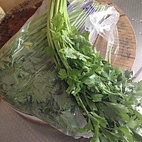 芹菜疙瘩的做法图解1