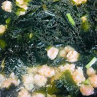 #少盐饮食 轻松生活#虾滑鸡蛋裙带菜汤的做法图解6