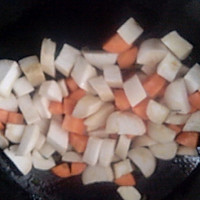 鱿鱼圈配杏鲍菇，胡萝卜的做法图解2