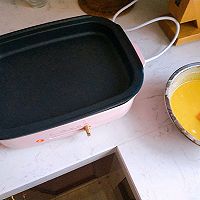 #麦子厨房#美食锅出品～双味蛋饼卷的做法图解4