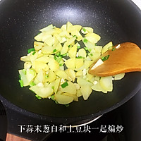 腊肉土豆块的做法图解1