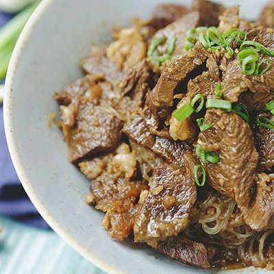 震惊！食肉兔不仅要吃牛肉，还要吃粉丝