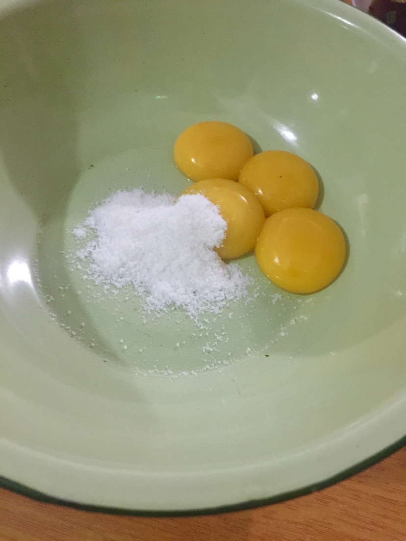 4寸四寸戚风蛋糕（不皱不裂）的做法图解2