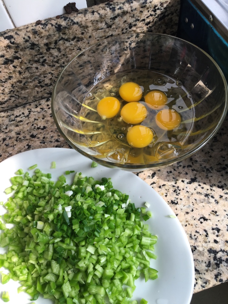 下饭菜  辣椒炒蛋的做法图解2