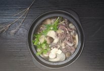 羊肉菌菇锅，一口下去，既鲜又暖胃的做法