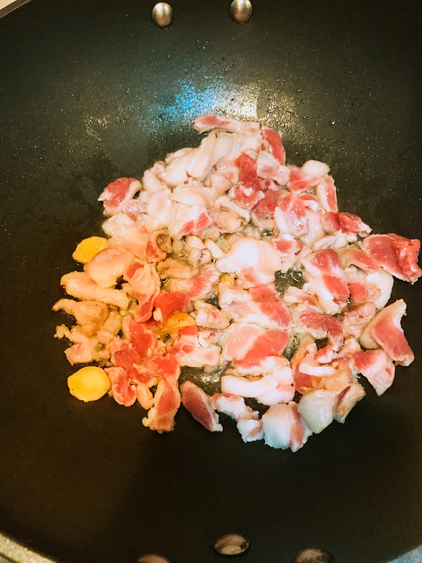 芹菜碎炒肉渣怎么做_芹菜碎炒肉渣的做法_豆果美食