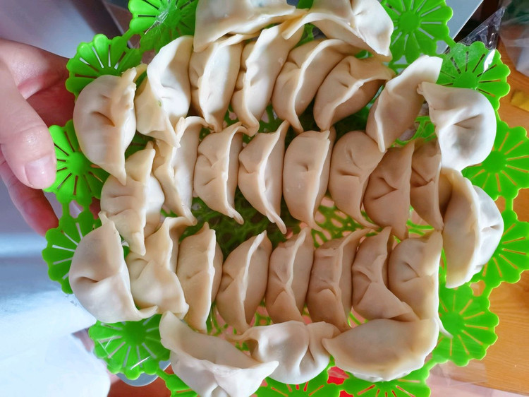 芹菜香菇饺子的做法