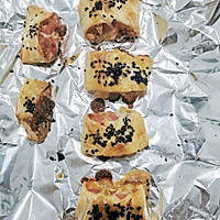 花样吃手抓饼之香肠肉松卷的做法图解5