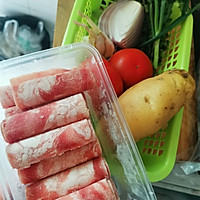 番茄土豆烧肥牛的做法图解1