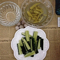 泡椒泡黄瓜的做法图解1