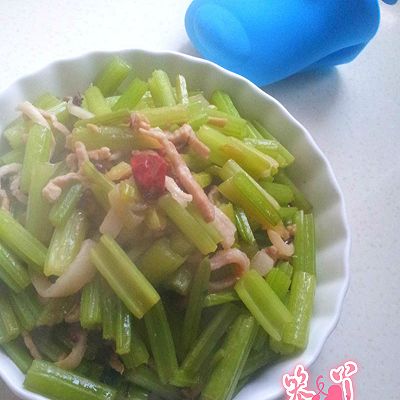 肉丝芹菜