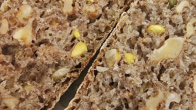 亚麻籽坚果面包的做法