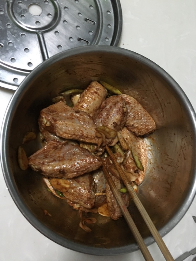 香辣烤鸡翅  烤箱版的做法图解1