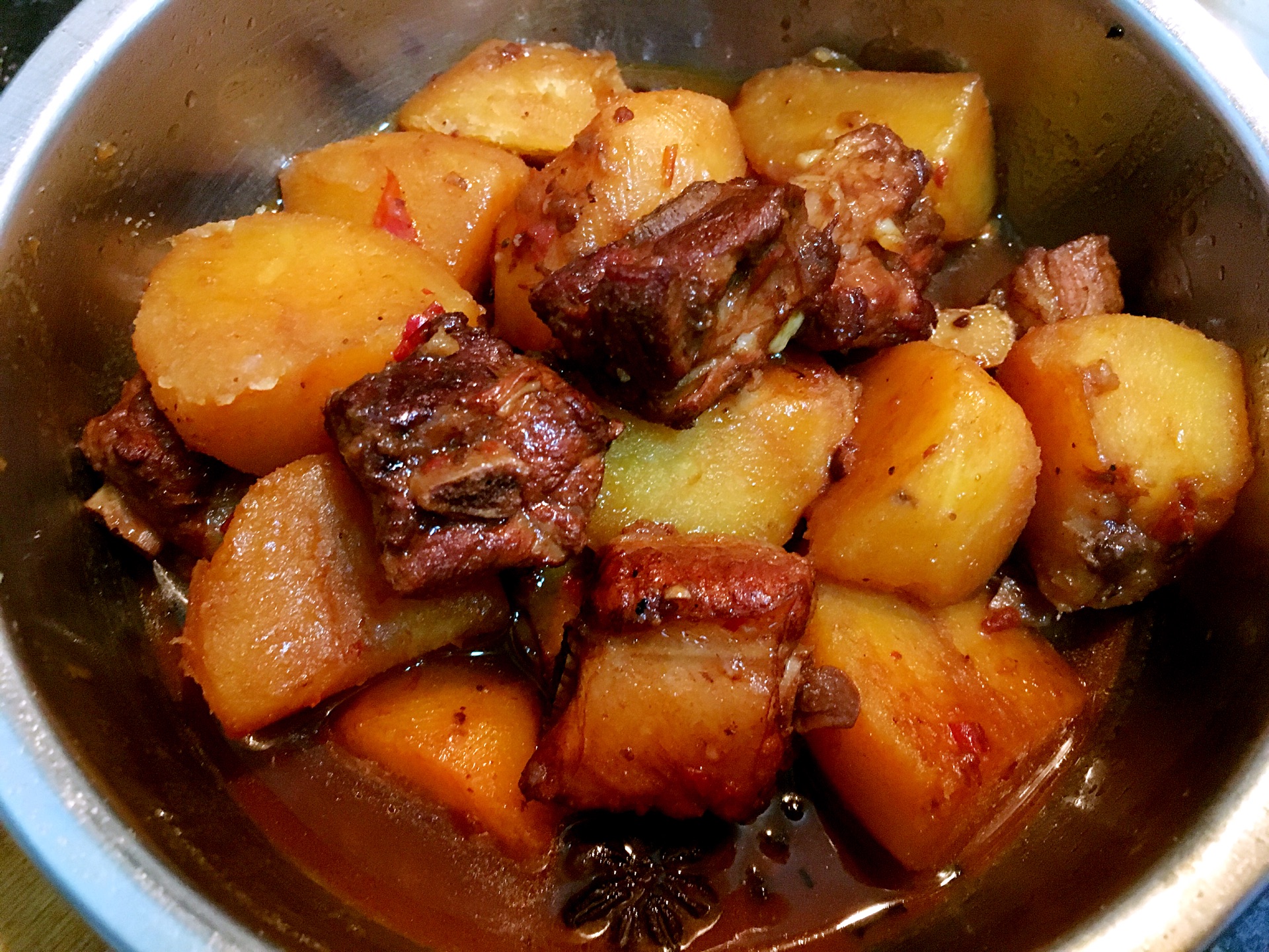土豆炖排骨,土豆炖排骨的家常做法 - 美食杰土豆炖排骨做法大全
