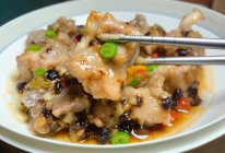 广式豆豉蒸排骨：让老公多吃2碗饭的下饭菜的做法