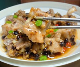 广式豆豉蒸排骨：让老公多吃2碗饭的下饭菜的做法